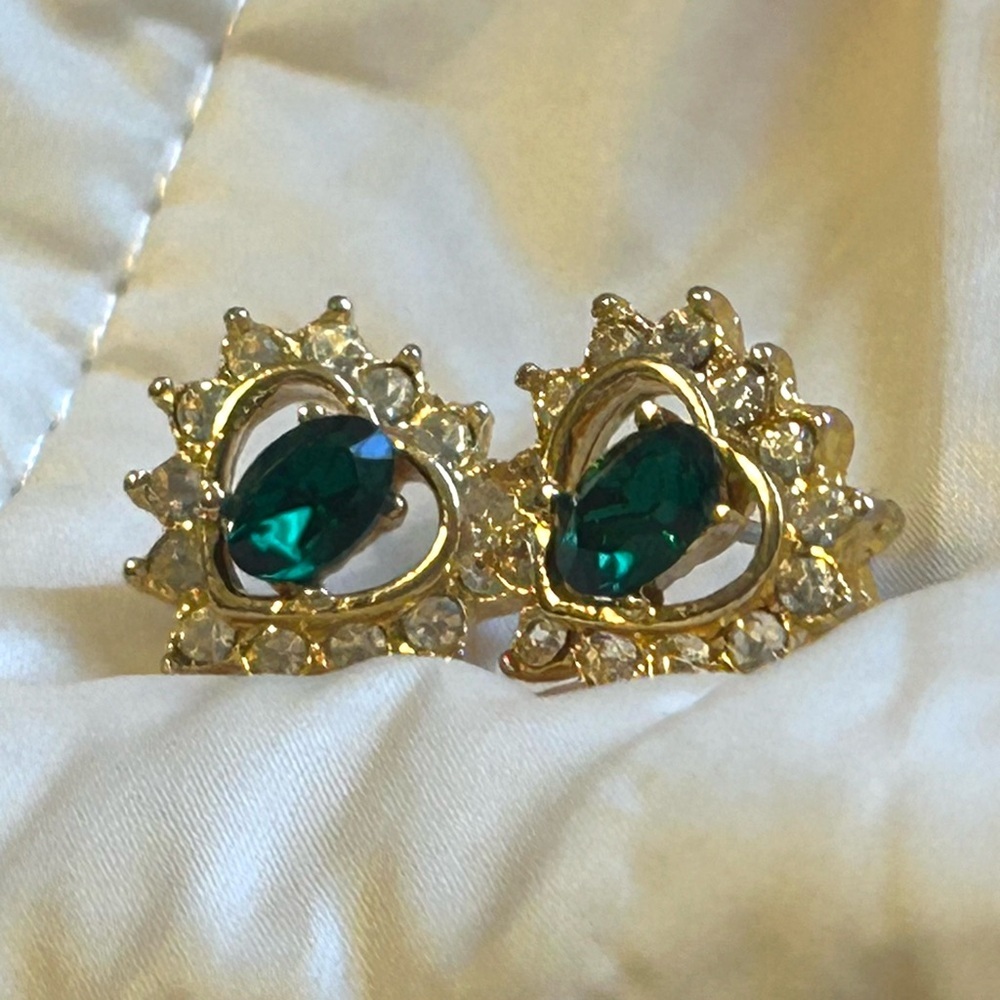 Vintage Style Emerald Green Heart Rhinestone Halo Gold Stud Earrings - Picture 7 of 8